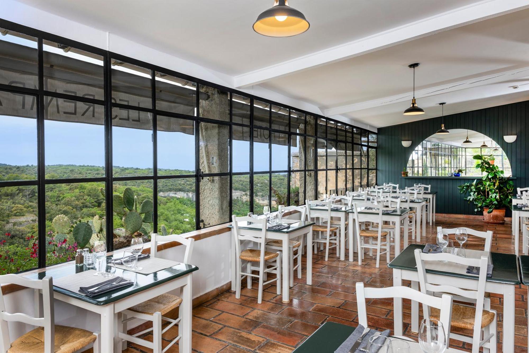 Hotel Restaurant Les Remparts Venasque Exterior photo